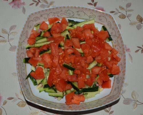 Cut the tomato into cubes