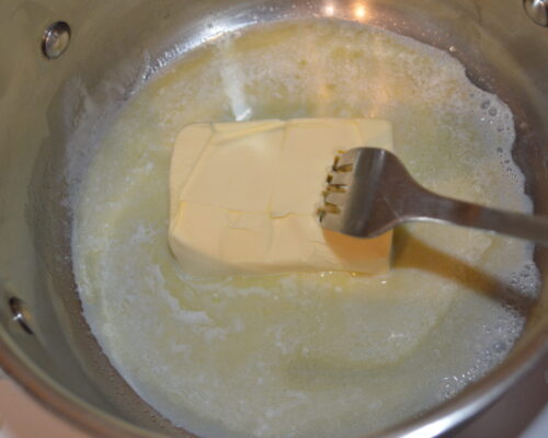 Затем нагрейте сливочное масло