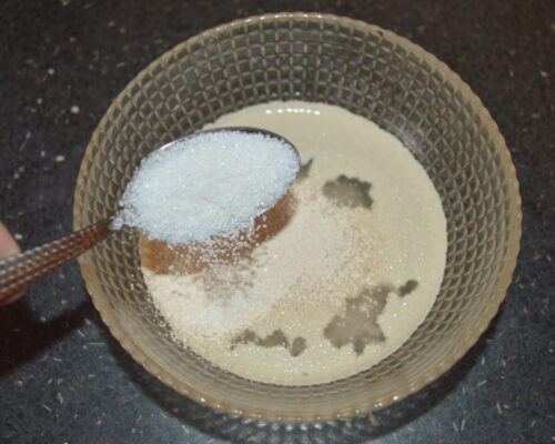 Добавьте 1 чайную ложку сахара