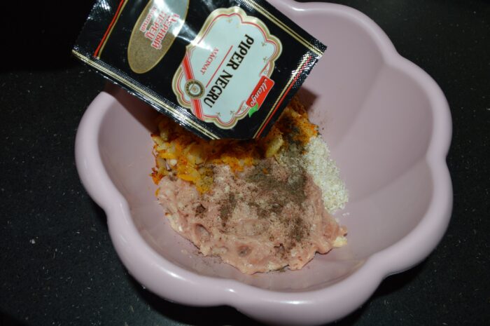 Sprinkle ground black pepper to taste