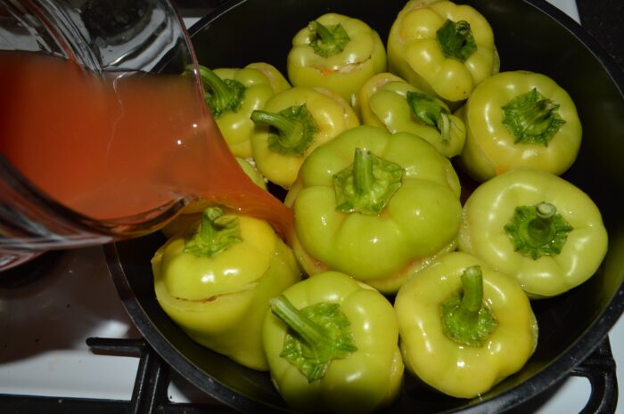Pour the mixture of water and tomato juice into the pot