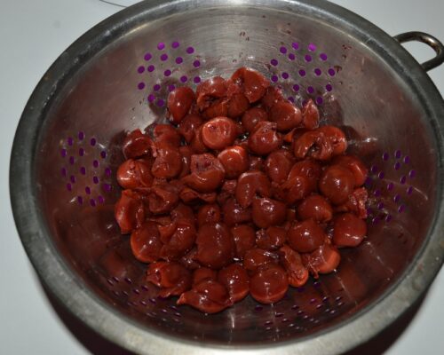 Drain the juice in a strainer