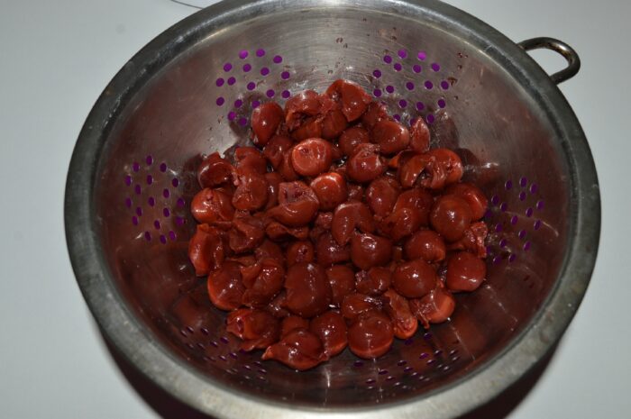 Drain the juice in a strainer