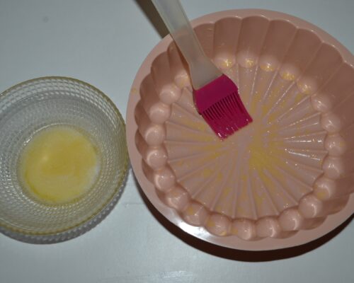grease the baking mold with a pastry brush