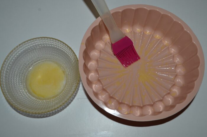 grease the baking mold with a pastry brush