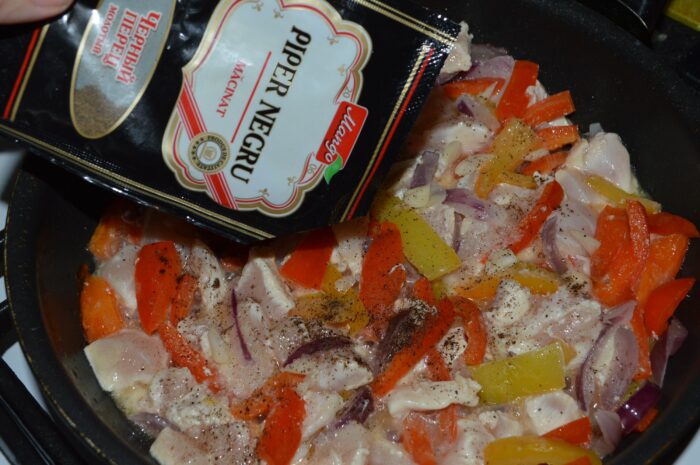 Sprinkle the ground black pepper