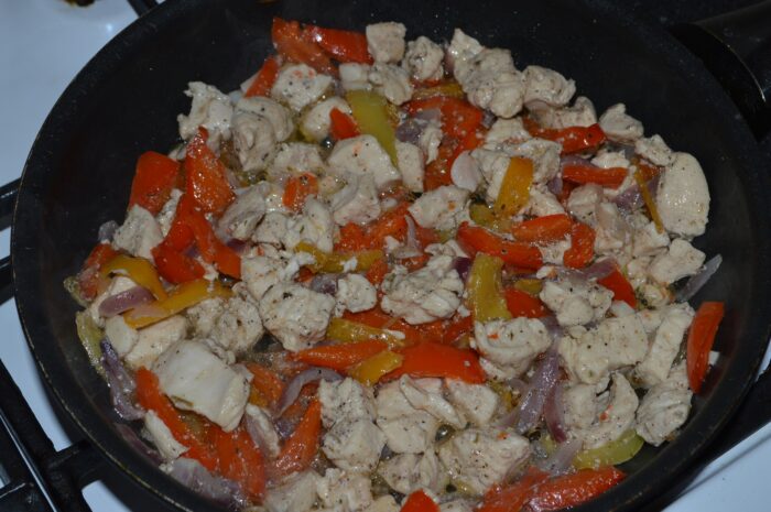 Skillet dinner: chicken and mixed bell peppers