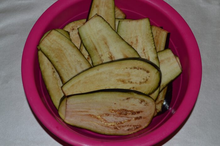Put the eggplant slices in a bowl