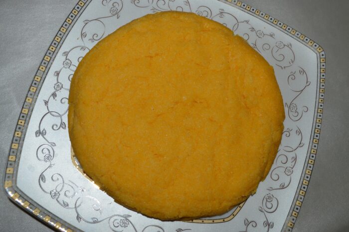 Remove the mamaliga from the pot