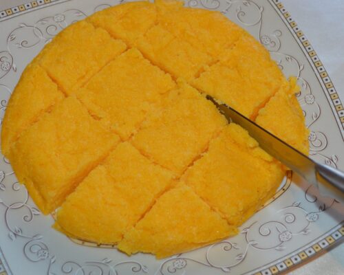 Cut the Moldovan mamaliga and serve