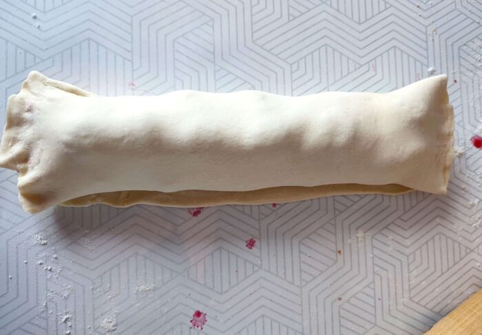 Аккуратно свернуть рулетом