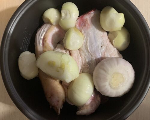 put peeled onions, and for flavor – garlic