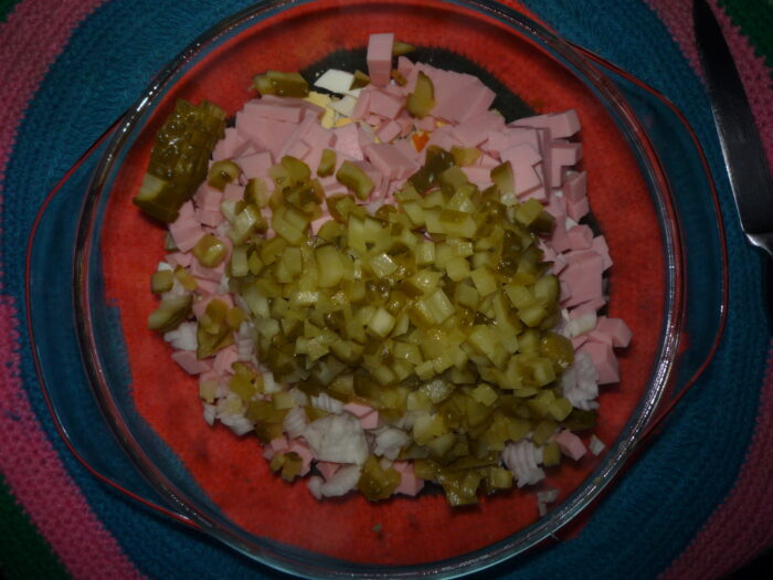 Puneti toate ingredientele într-un recipient