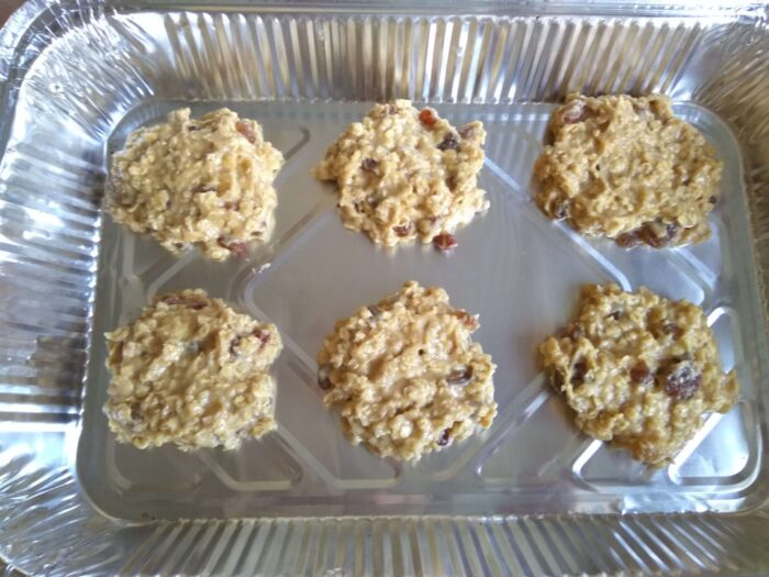 На противень положить бумагу для выпекания