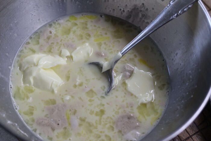 Добавить мягкое масло