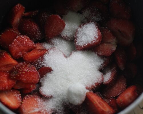 Add the starch mixed with sugar