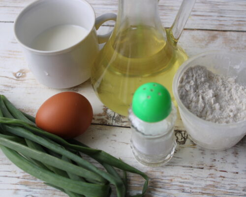 Let’s prepare the products for onion pancakes