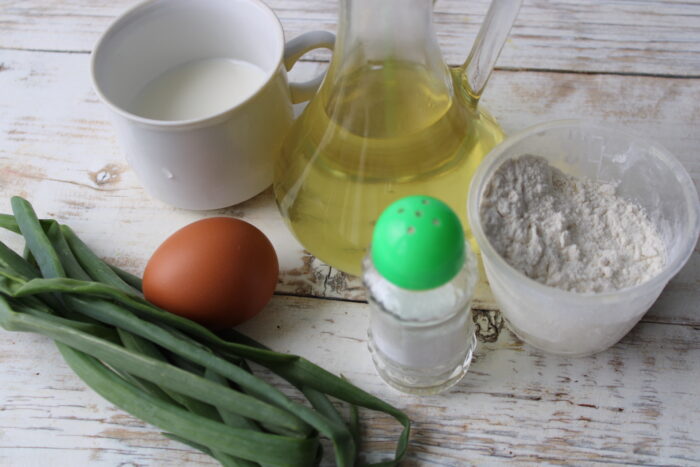 Let’s prepare the products for onion pancakes