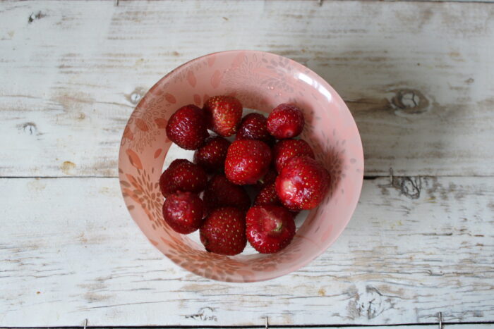 Remove the stems from the strawberries