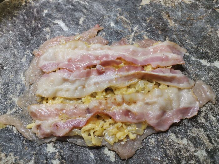 Așezați bacon prăjit