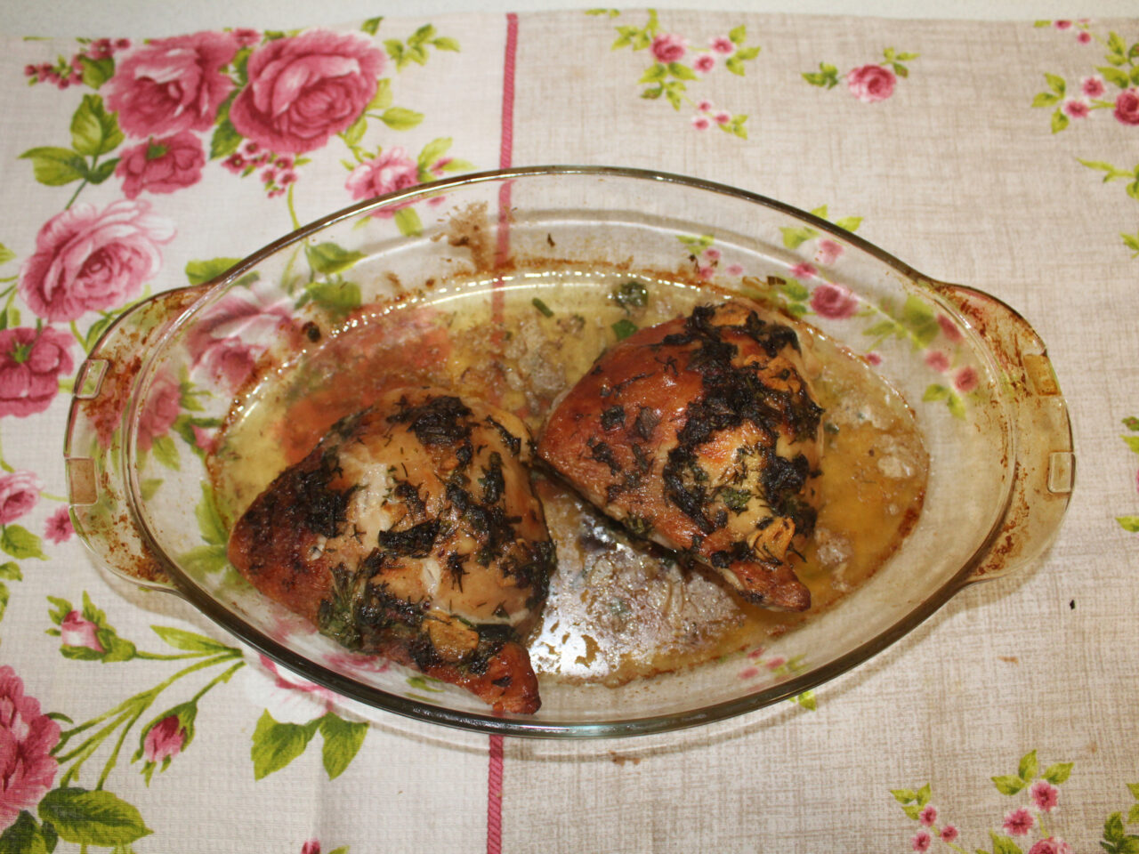 Куриные бедрышки с чесноком в духовке катинка