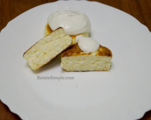 Papanasii aromati si deliciosi pentru micul dejun sunt gata.