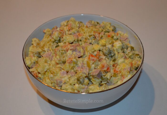 Place the salad in the refrigerator