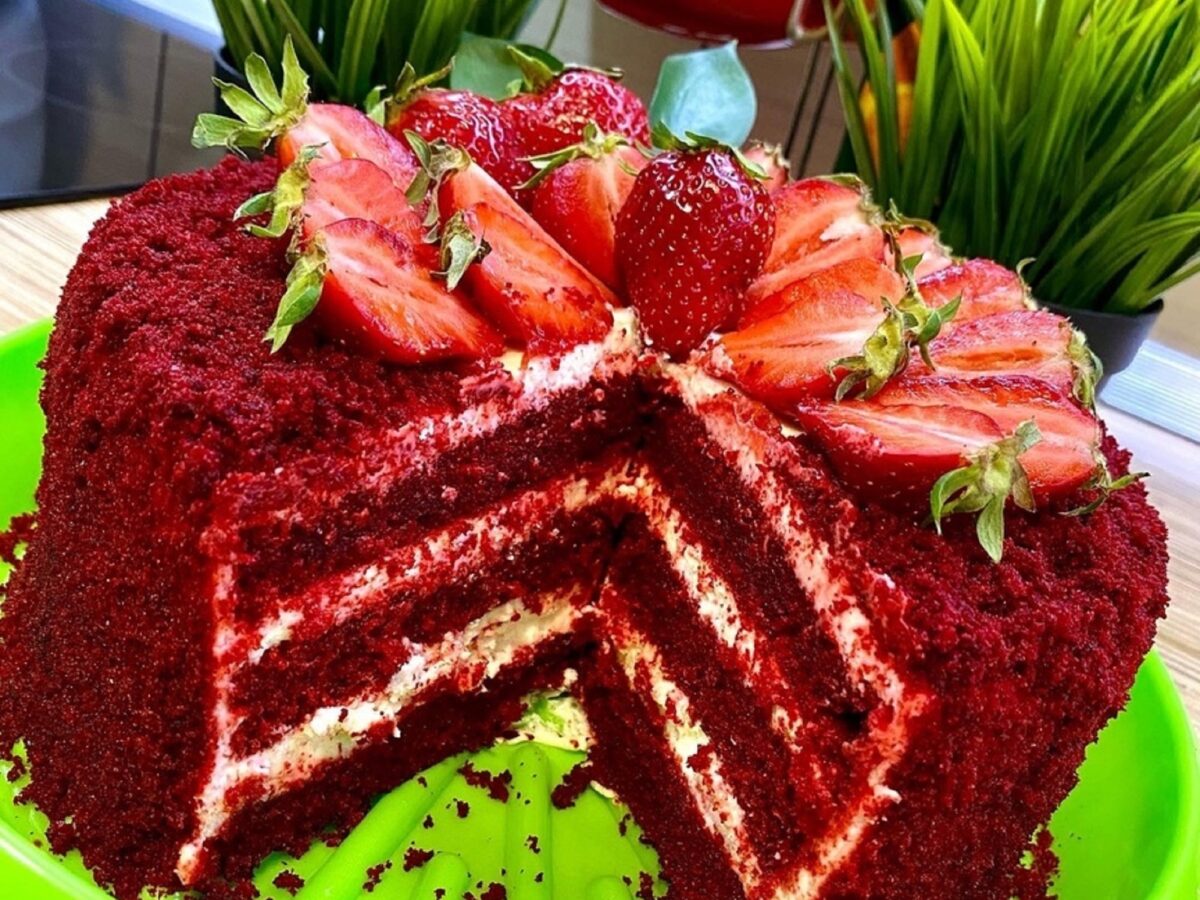 Red velvet cake image