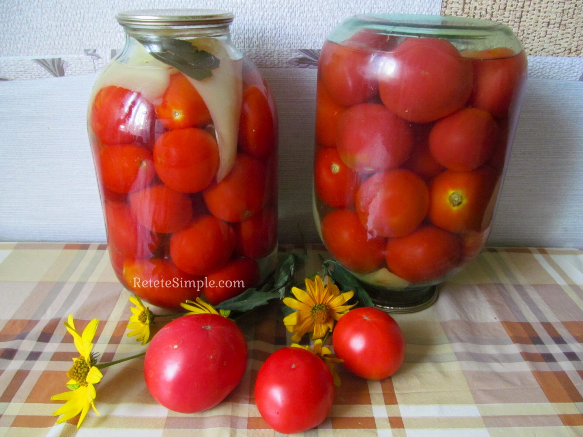 rosii marinate la borcan cu otet si ardei