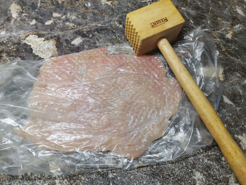 Bateți cu un ciocan de carne