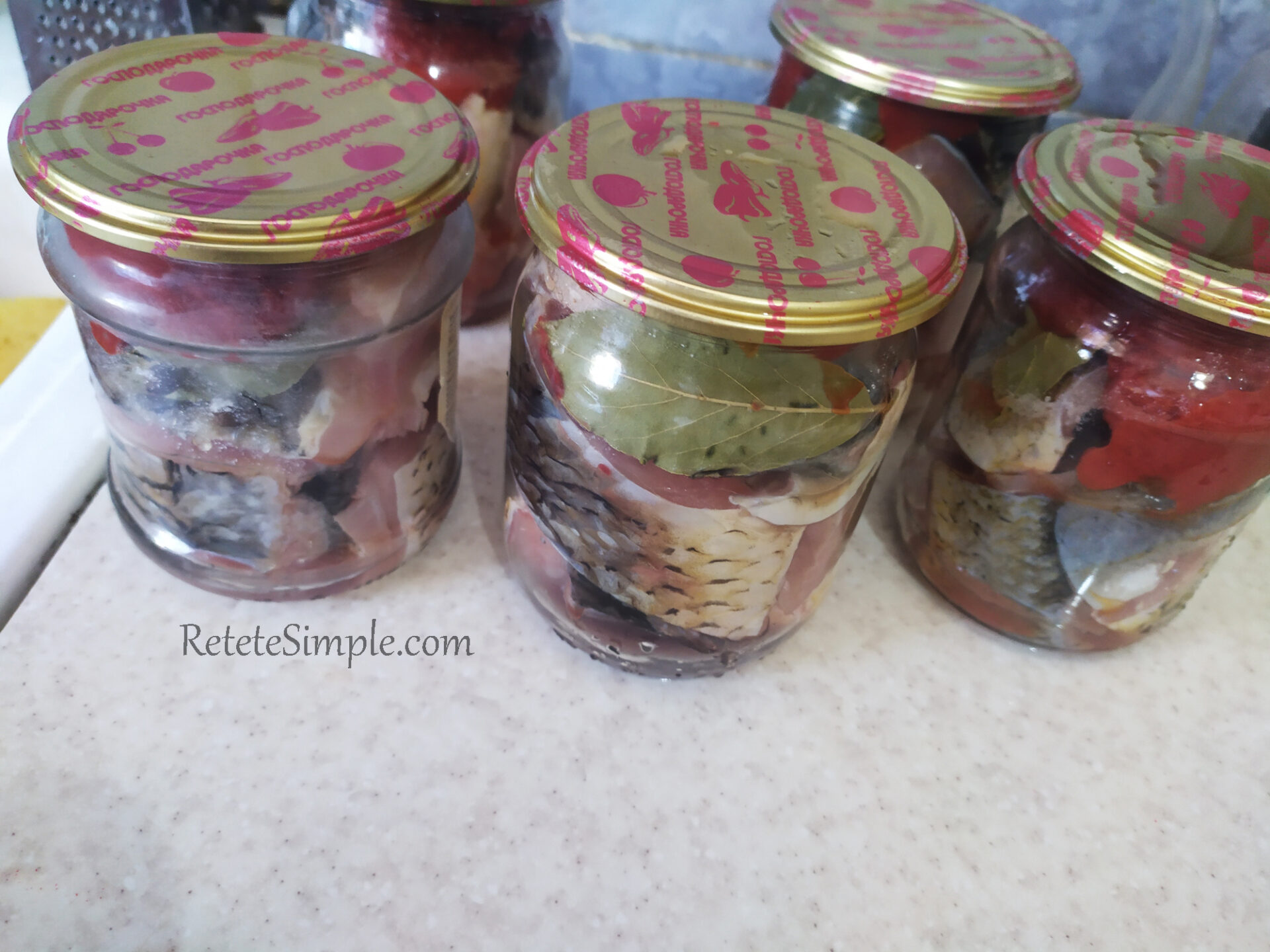 Рыба в автоклаве в томатном соусе картинка