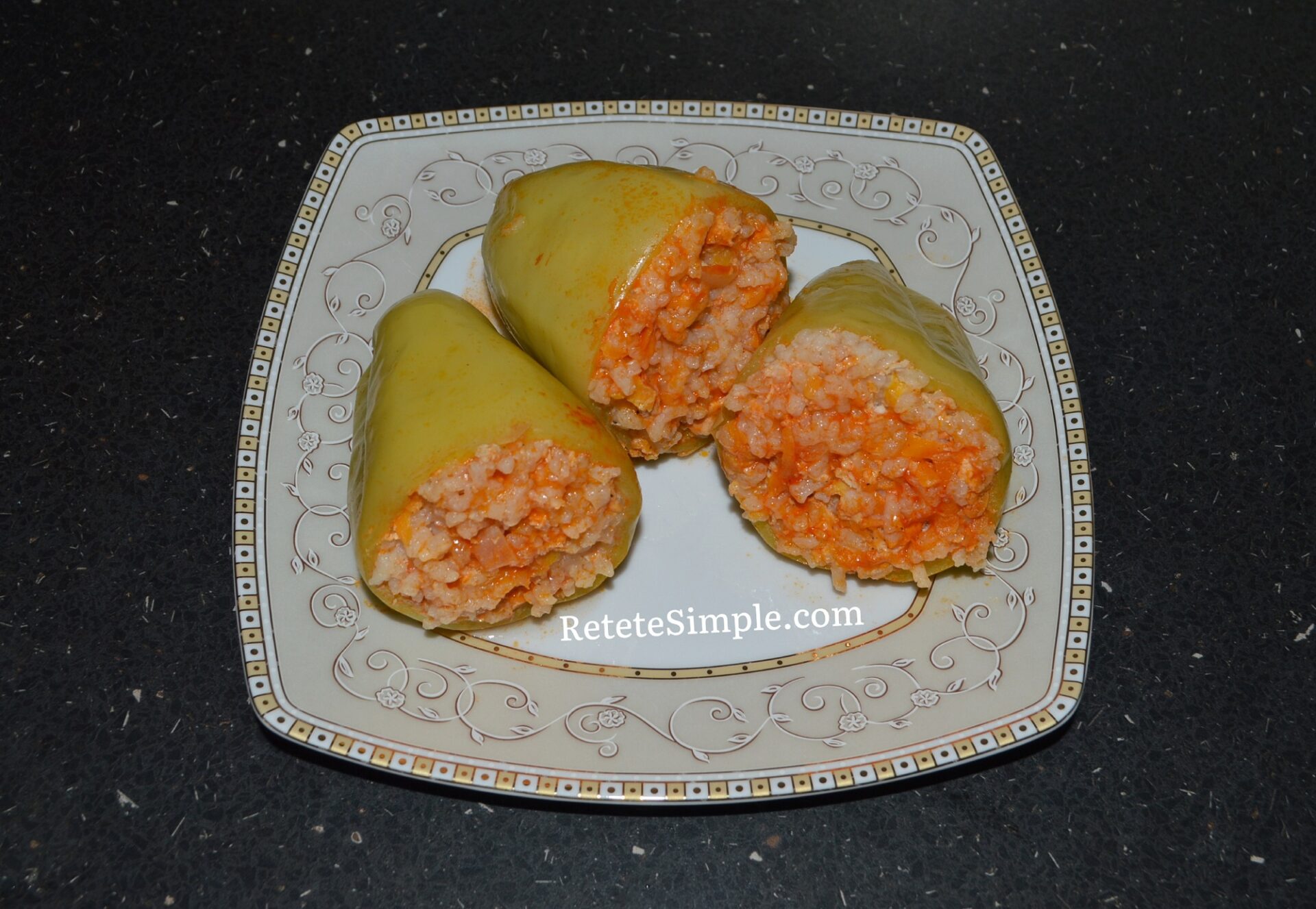 Stuffed peppers with rice and minced meat