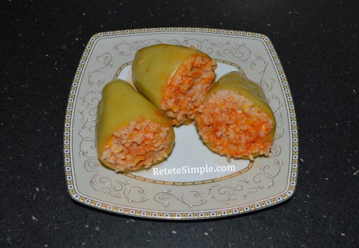 Stuffed peppers with rice and minced meat