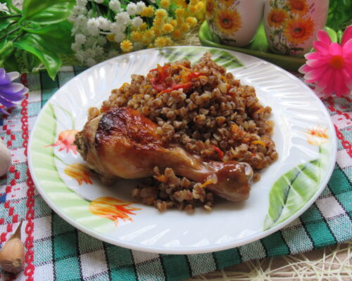 Раскладываем его на порции и подаем к столу