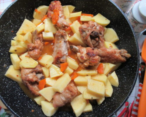 продолжим тушить продукты на минимальном огне