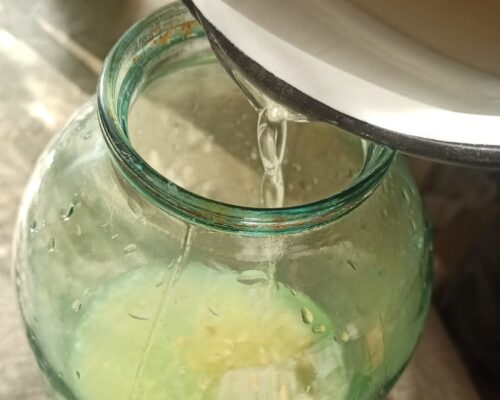 добавляем сладкую воду с сахаром