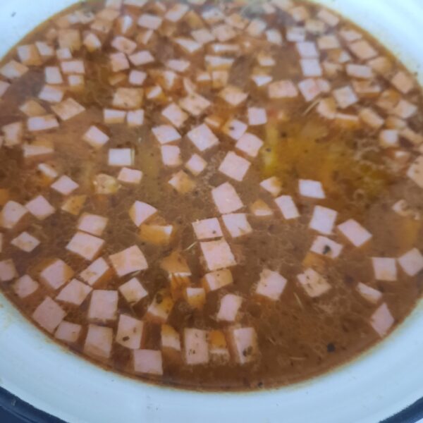 Заправку добавляем в кастрюлю