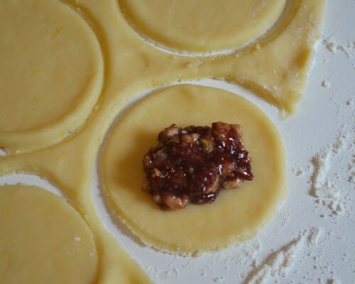 Place a teaspoon of the prepared filling