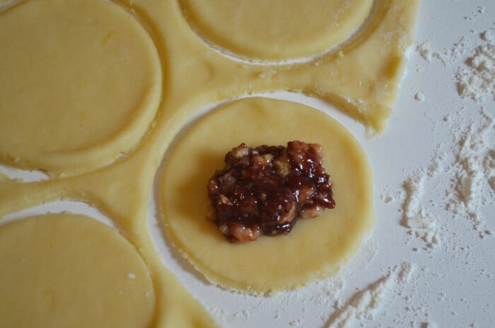 Place a teaspoon of the prepared filling