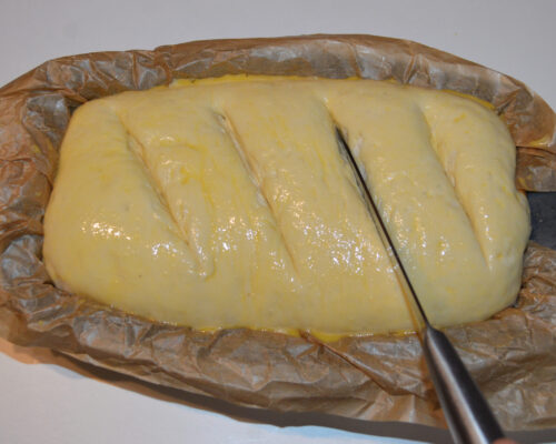 Il est important d’entailler le pain à l’aide d’un couteau