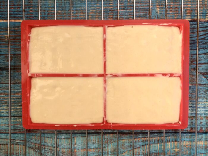 Place the mold filled with dough on the oven rack