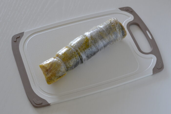 Wrap the roll tightly with cooking string