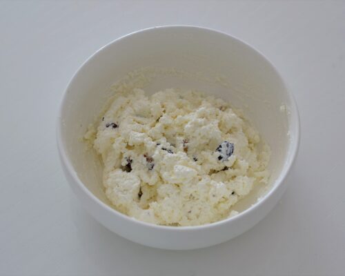 Творожная масса должна стать пластичной