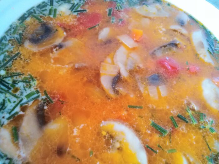 puteți pune peste bulionul de carne tigai