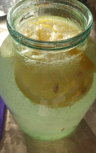 Сюда же листочки мяты