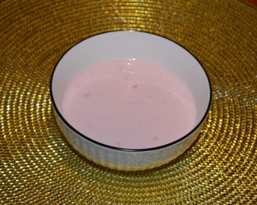 turnati iaurtul lichid