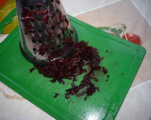 натираем отваренную свеклу