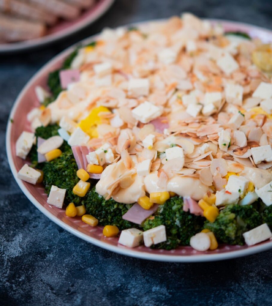 Crisp broccoli salad with feta