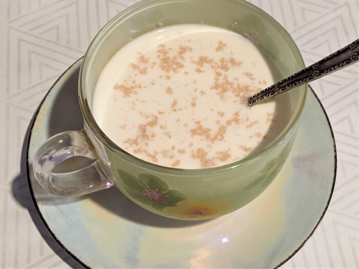 Mix the yeast with the milk