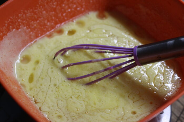 Add refined oil and kefir